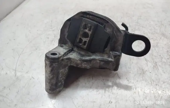Volvo XC90 Engine mount bracket 30241583