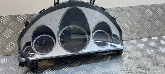 Mercedes-Benz E W212 Speedometer (instrument cluster) A2129002010