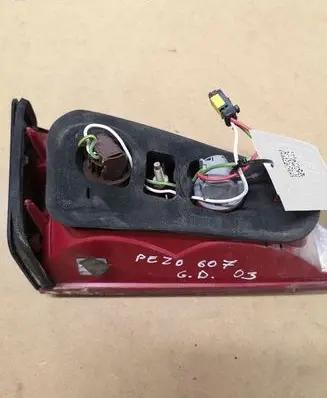 Peugeot 607 Tailgate rear/tail lights