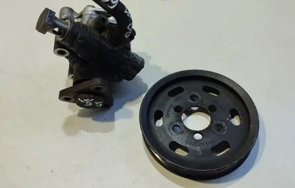 Volkswagen PASSAT B5 Power steering pump 8D0145177