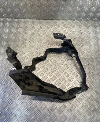 Headlight/headlamp mounting bracket