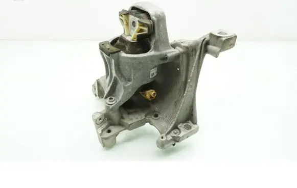 Engine mount vacuum valve