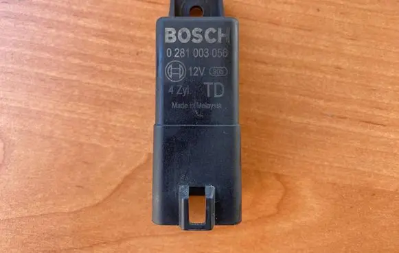 Mitsubishi L200 Glow plug pre-heat relay 0281003056