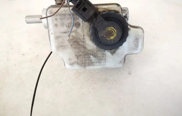 Skoda Octavia Mk2 (1Z) Brake fluid reservoir 1k1611301c