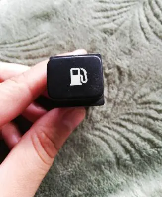 Citroen C4 Grand Picasso Fuel tank opening switch 96530658XT