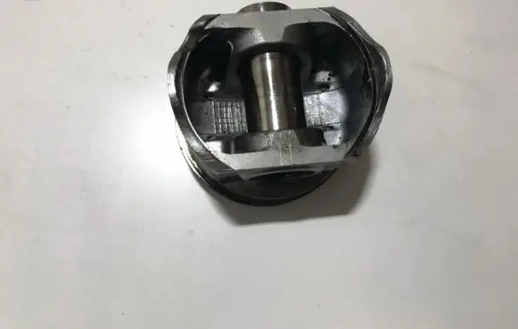 Nissan X-Trail T30 Piston 