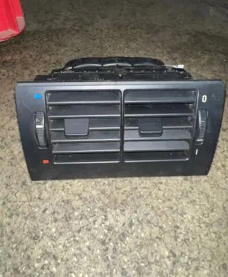 BMW 5 E39 Rear air vent grill 8376150