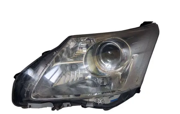 Toyota Avensis T270 Headlight/headlamp 8116605310