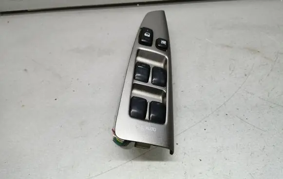 Toyota Corolla Verso E121 Electric window control switch 8404013081
