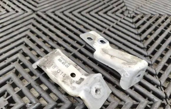 Audi Q5 SQ5 FY Fender mounting bracket 80A821471