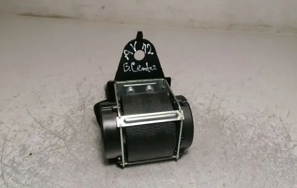Middle seatbelt (rear)