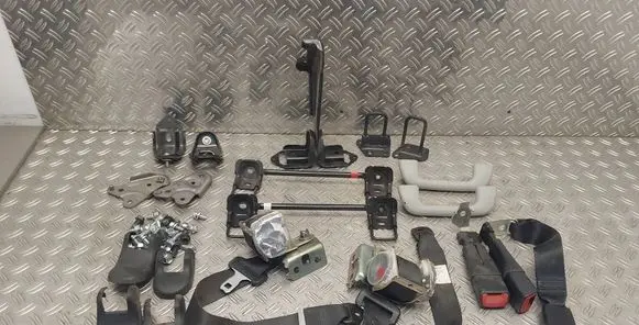 Toyota Auris 150 Rear seatbelt 