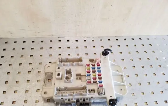 Toyota RAV 4 (XA20) Fuse module