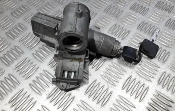 Seat Alhambra (Mk1) Ignition lock P012106