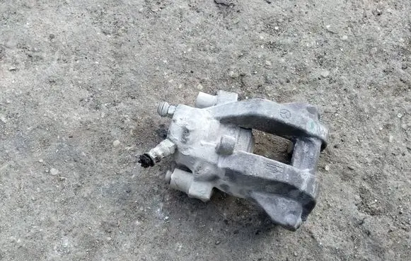 Rear brake caliper