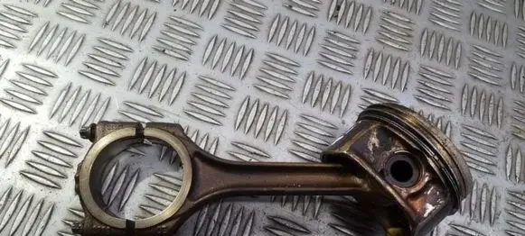 Piston with connecting rod