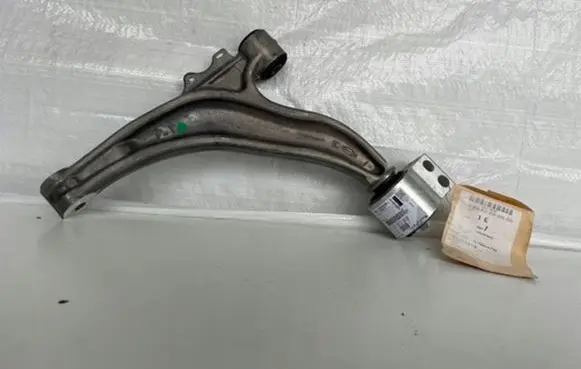 Opel Astra J Front control arm 13371818