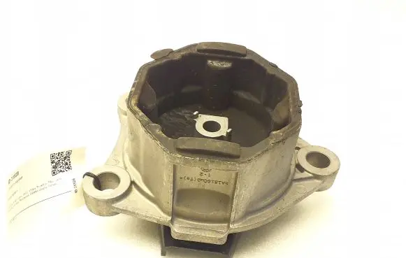Volvo XC40 Engine mount bracket 31686295