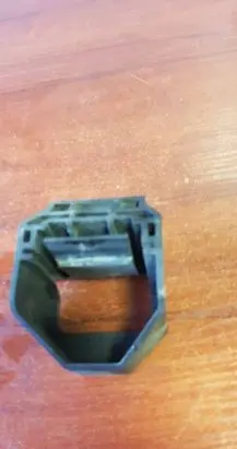 BMW 3 E90 E91 Radiator mount bracket 7807184