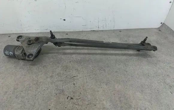 Volvo V50 Front wiper linkage 