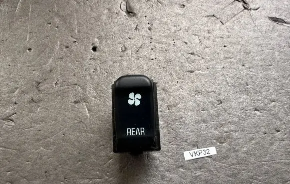 Mitsubishi Pajero Other switches/knobs/shifts MR398961