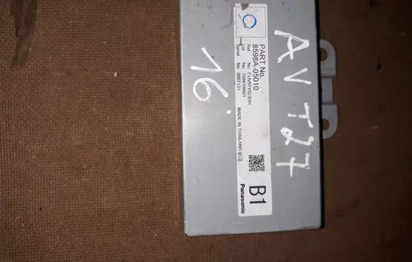 Toyota Avensis T270 Door control unit/module 8598A05010