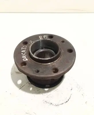 Rear wheel hub