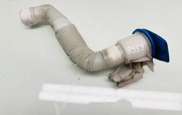 Seat Leon (5F) Window washer liquid tank fill tube 