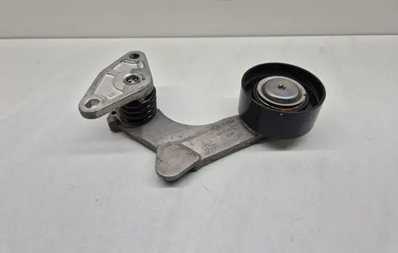 Hyundai Kona I Generator/alternator belt tensioner 2528103HA0