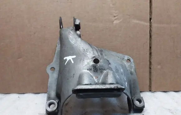 Audi A6 S6 C7 4G Engine mounting bracket 4G0399059A