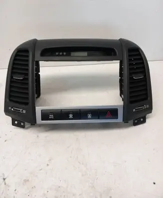 Hyundai Santa Fe Radio/GPS head unit trim 945102B000