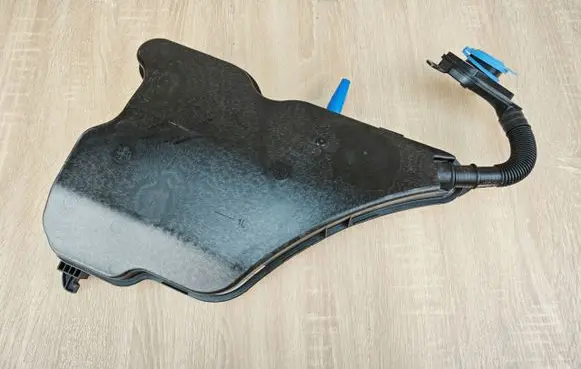 BMW 4 G22 G23 G24 G26 Windshield washer fluid reservoir/tank 61667427885