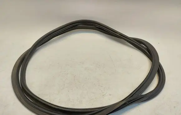 Porsche Macan (95B) Trunk rubber seal (body) PORMACIILIFT