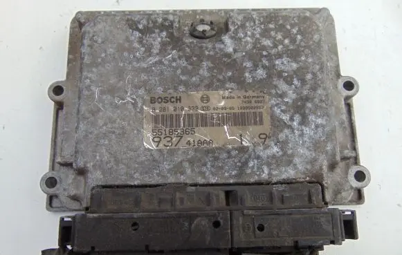 Alfa Romeo 147 Engine control unit/module 55185365 0281010332