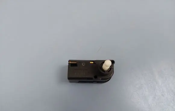 Opel Zafira B Headlight level adjustment motor 0307853306