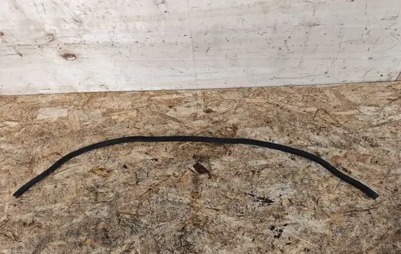 BMW 3 E90 E91 Engine compartment rubber 6935369 64316935369