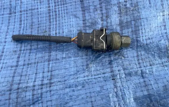 Volvo V50 Air conditioning (A/C) pressure sensor 30676560