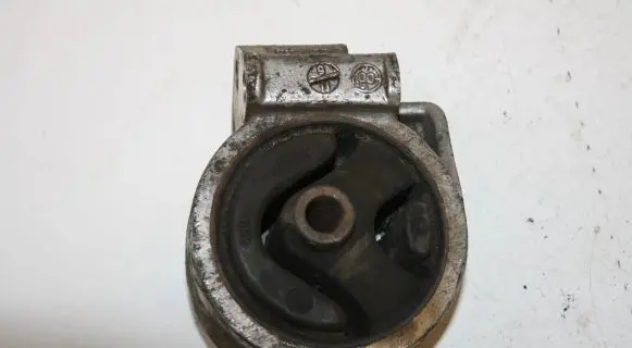 Volvo S40, V40 Engine mount bracket 3318040