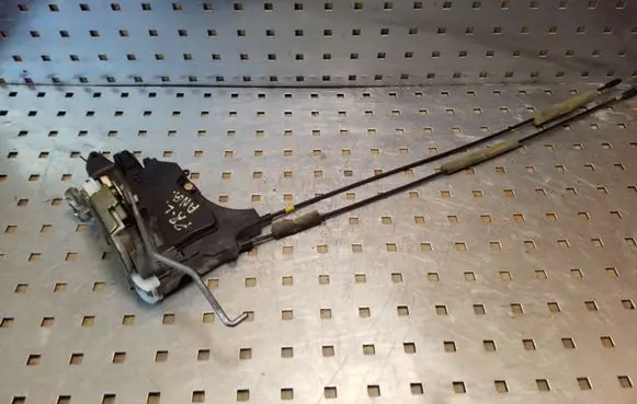 Mitsubishi Grandis Front door lock
