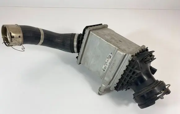 BMW 5 G30 G31 Intercooler radiator 8619390 228281 4107S0S1