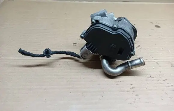 Volkswagen PASSAT B8 EGR valve 04L131501R 151349