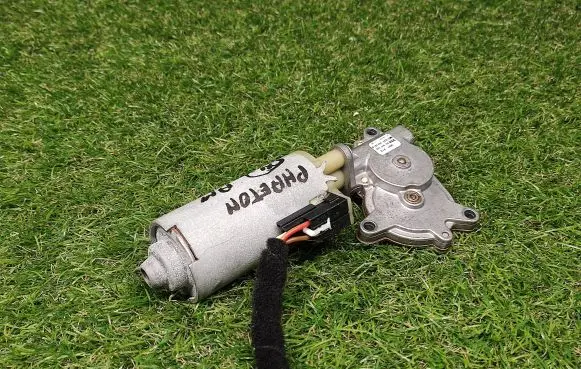 Volkswagen Phaeton Seat adjustment motor 901890102 0130002582