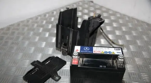 Mercedes-Benz Sprinter W906 Car battery A0009827008 0009827008 A9065420440