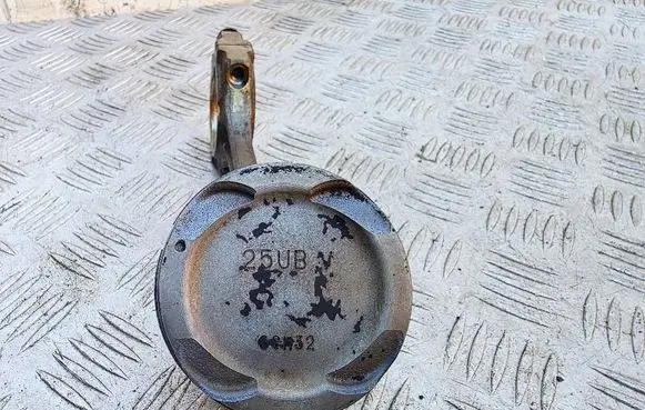 Hyundai i10 Piston with connecting rod 25UBV F4C7C