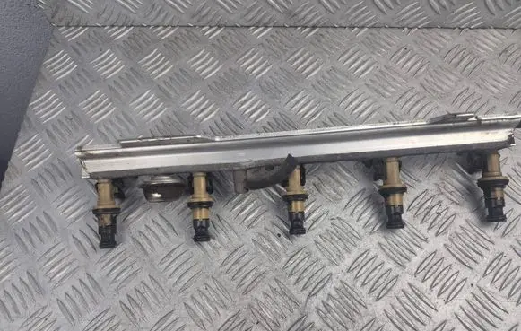 Volvo S80 Fuel main line pipe 9186836 01469925