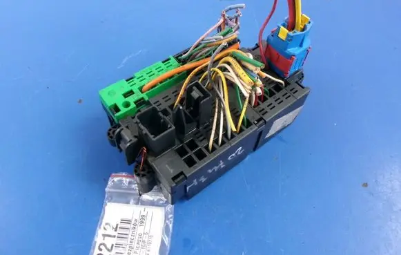 Citroen Xsara Picasso Fuse box set 9635518180