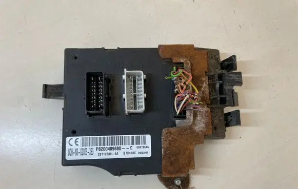 Opel Vivaro Comfort/convenience module P8200409680 P8200409680C 28118738