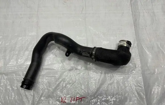 Jeep Cherokee Intercooler hose/pipe 68335528AA