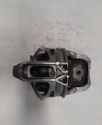 Engine mount bracket