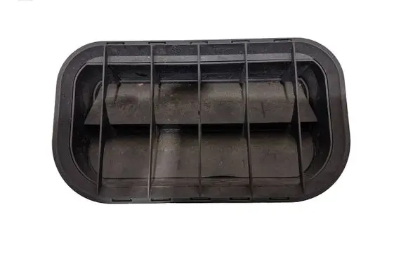 Quarter panel pressure vent